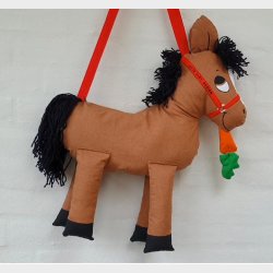 Hest med seler, sort man/hale - frdigsyet